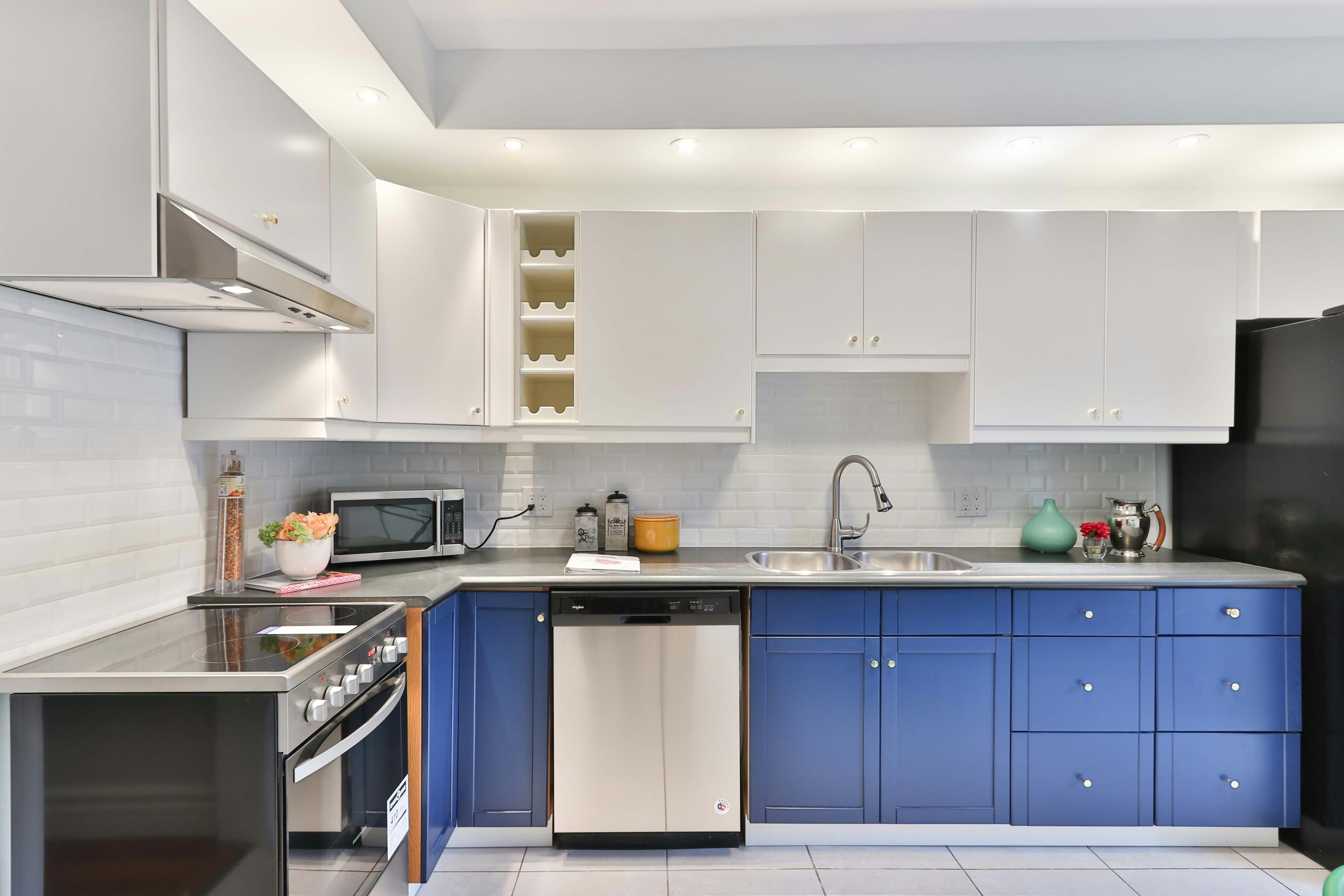 Picture of a newly remodeled kitchen that has been remodeled by a handyman 